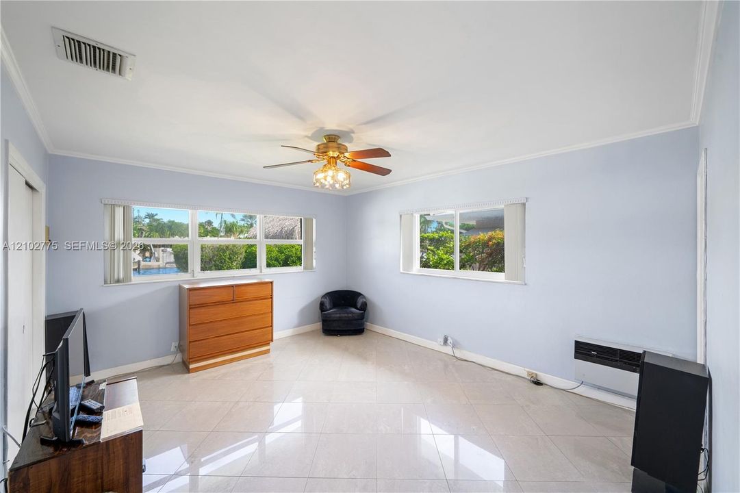 En Venta: $3,100,000 (3 camas, 2 baños, 2146 Pies cuadrados)