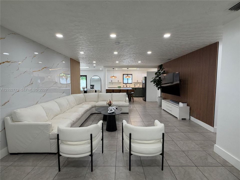 En Venta: $679,000 (5 camas, 3 baños, 2278 Pies cuadrados)