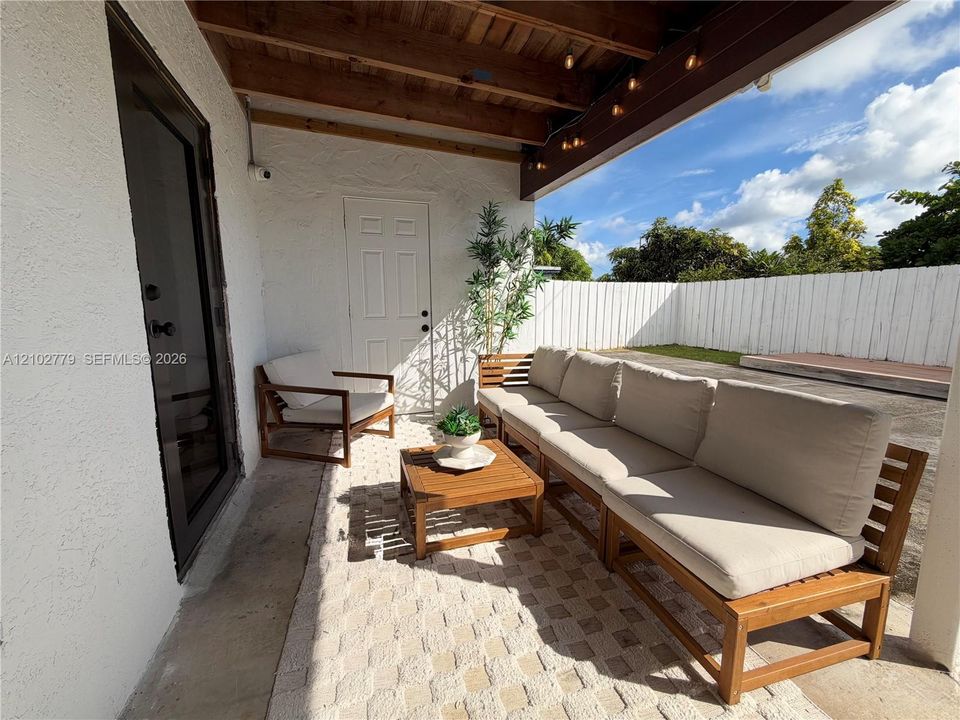 En Venta: $679,000 (5 camas, 3 baños, 2278 Pies cuadrados)