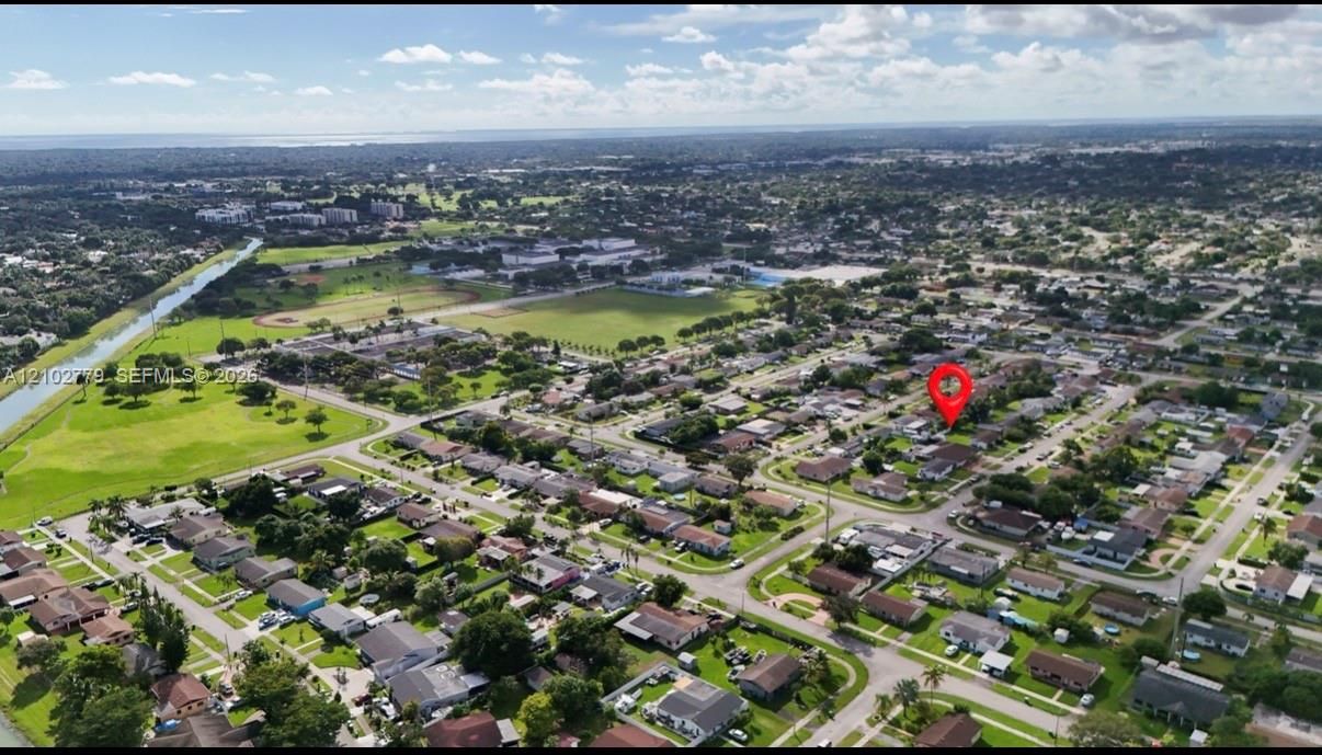 En Venta: $679,000 (5 camas, 3 baños, 2278 Pies cuadrados)