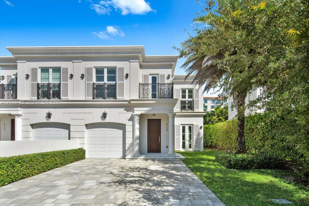 For Sale: $2,650,000 (3 beds, 3 baths, 2560 Square Feet)
