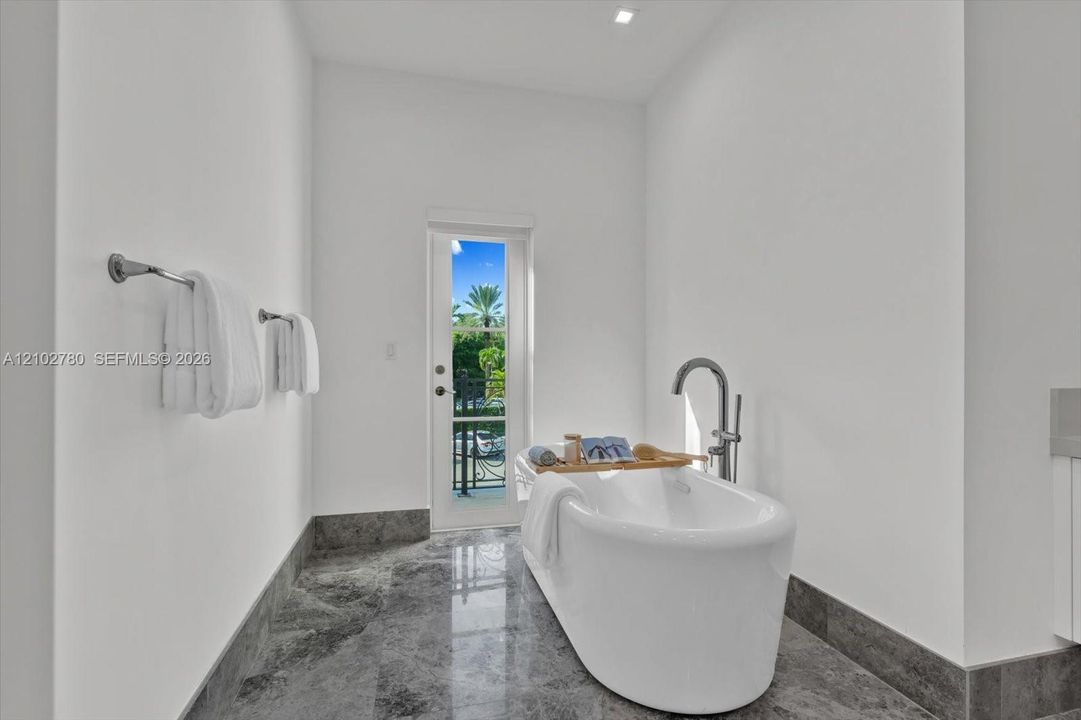 For Sale: $2,650,000 (3 beds, 3 baths, 2560 Square Feet)