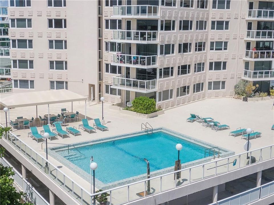 SUNNY POOL