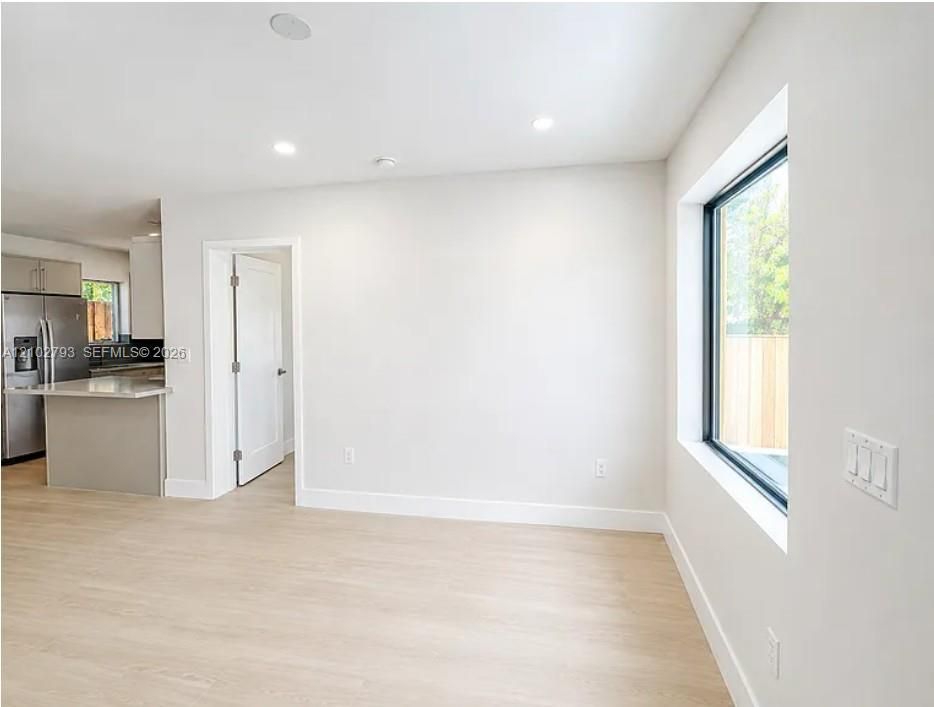 В аренду: $4,999 (4 спален, 3 ванн, 1318 Квадратных фут)