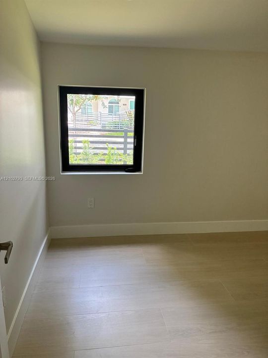 В аренду: $4,999 (4 спален, 3 ванн, 1318 Квадратных фут)