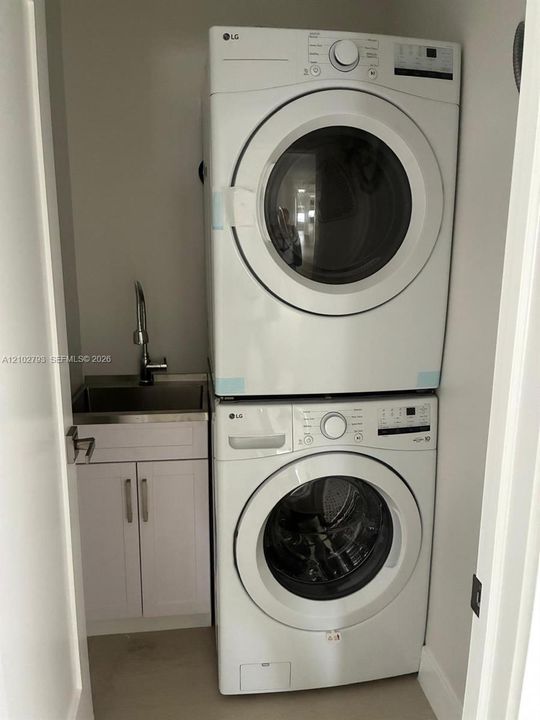 В аренду: $4,999 (4 спален, 3 ванн, 1318 Квадратных фут)