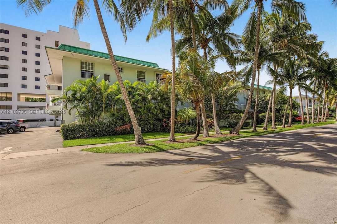 For Rent: $4,500 (1 beds, 1 baths, 590 Square Feet)