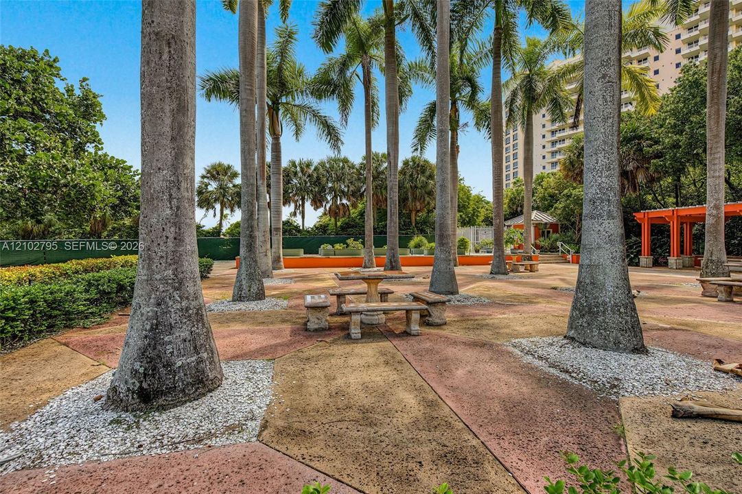For Rent: $4,500 (1 beds, 1 baths, 590 Square Feet)