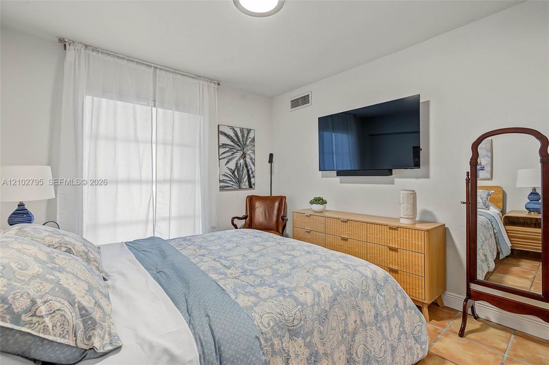 For Rent: $4,500 (1 beds, 1 baths, 590 Square Feet)