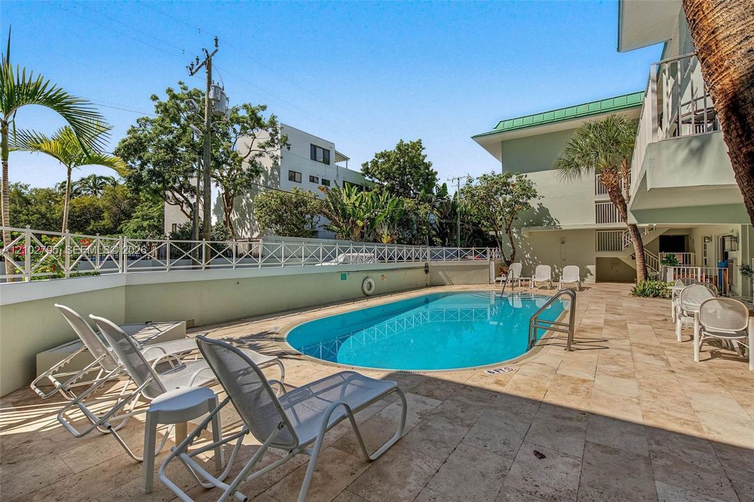 For Rent: $4,500 (1 beds, 1 baths, 590 Square Feet)