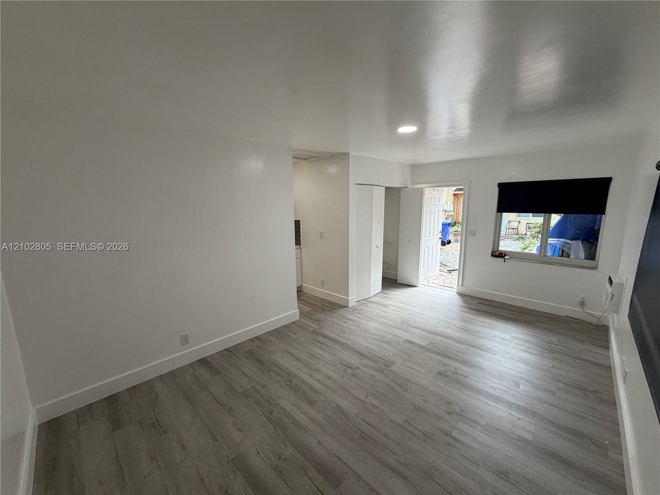 В аренду: $1,449 (0 спален, 1 ванн, 350 Квадратных фут)