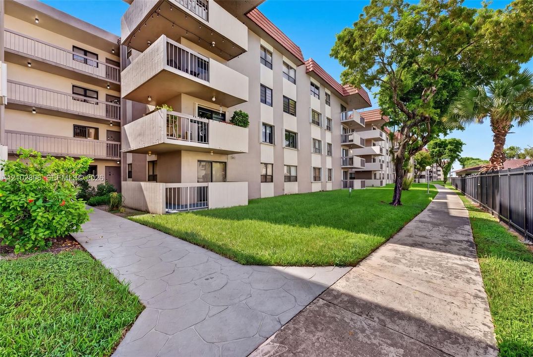 For Sale: $350,000 (3 beds, 2 baths, 1070 Square Feet)