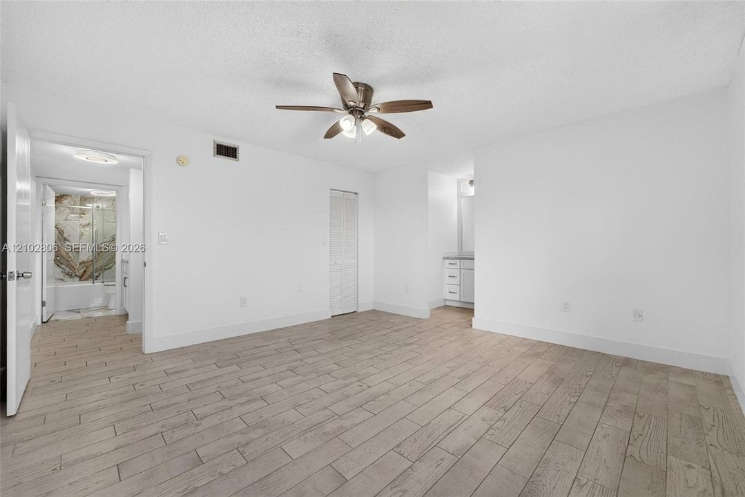 For Sale: $350,000 (3 beds, 2 baths, 1070 Square Feet)
