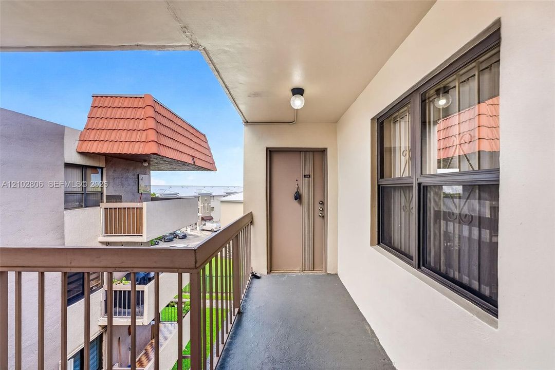 For Sale: $350,000 (3 beds, 2 baths, 1070 Square Feet)