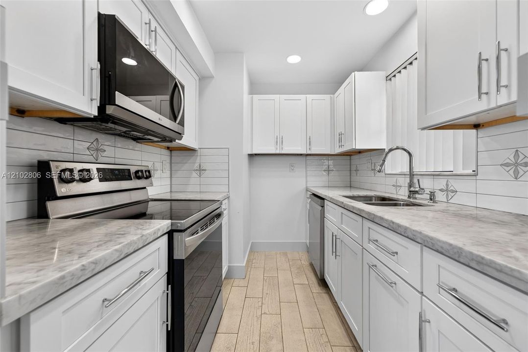 For Sale: $350,000 (3 beds, 2 baths, 1070 Square Feet)