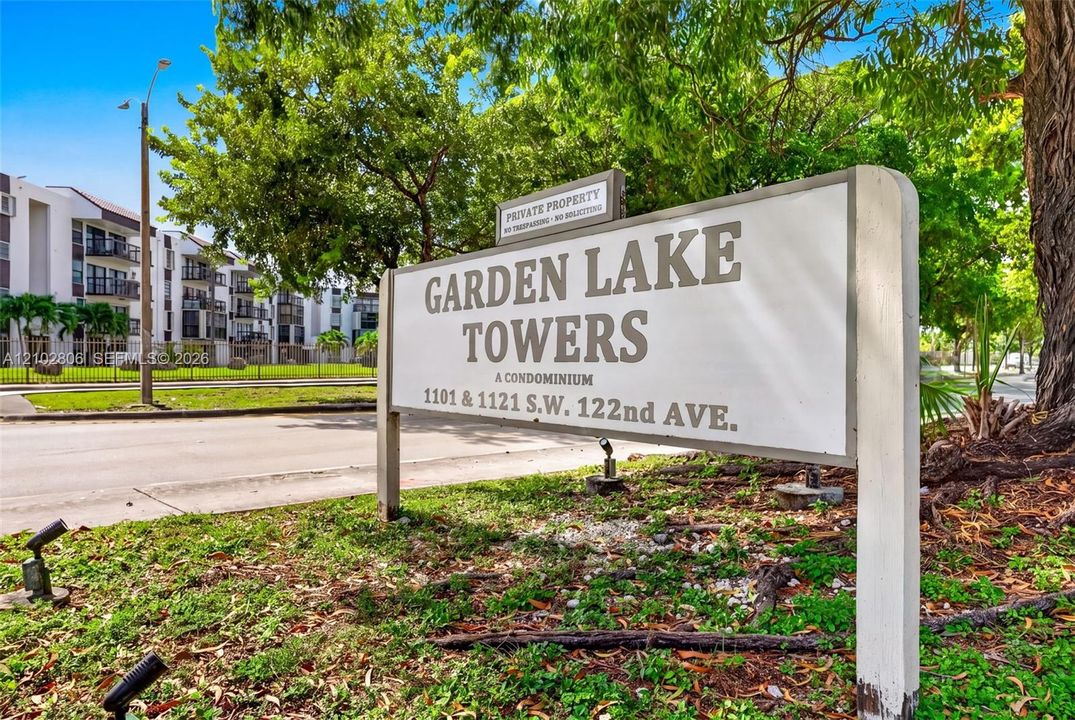 For Sale: $350,000 (3 beds, 2 baths, 1070 Square Feet)