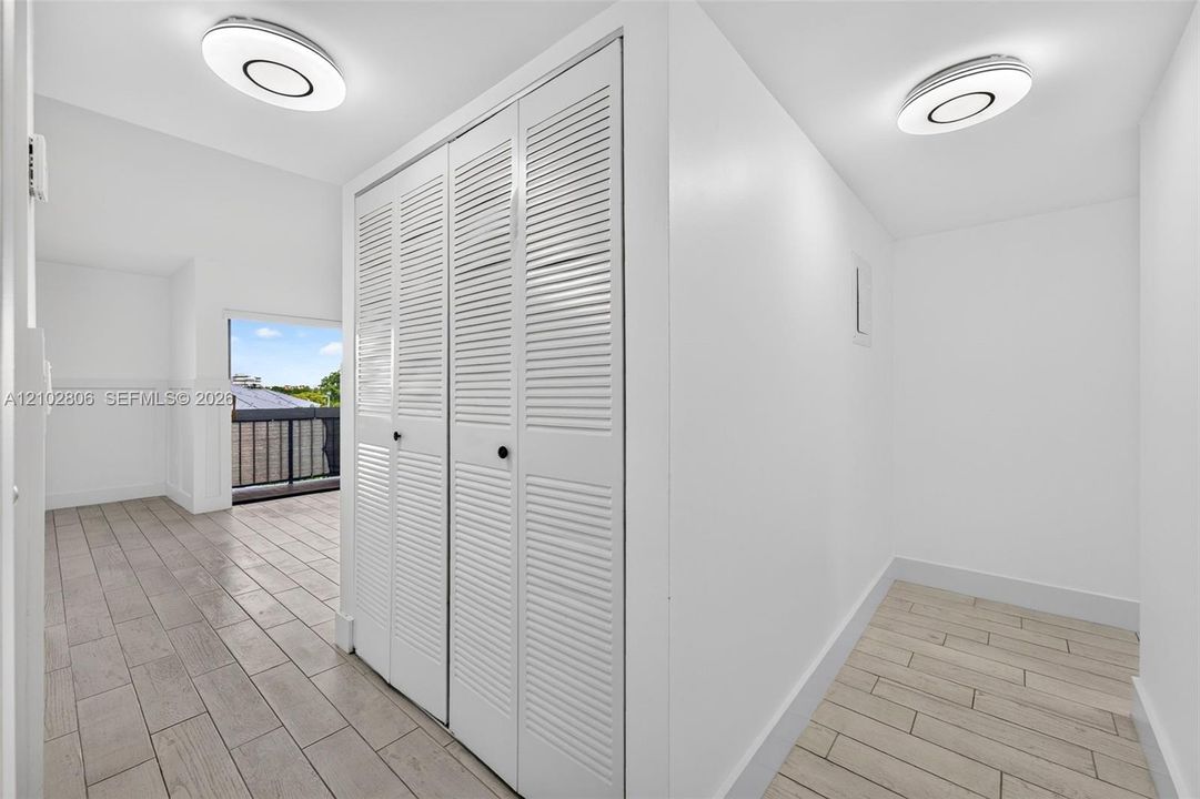 For Sale: $350,000 (3 beds, 2 baths, 1070 Square Feet)