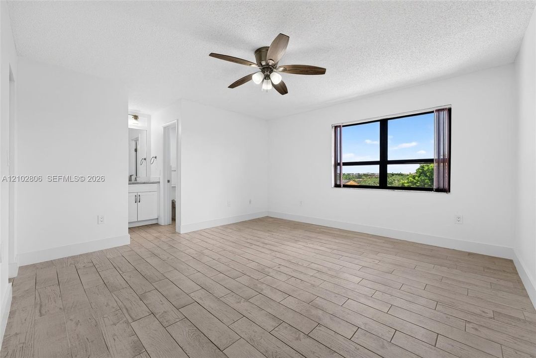 For Sale: $350,000 (3 beds, 2 baths, 1070 Square Feet)