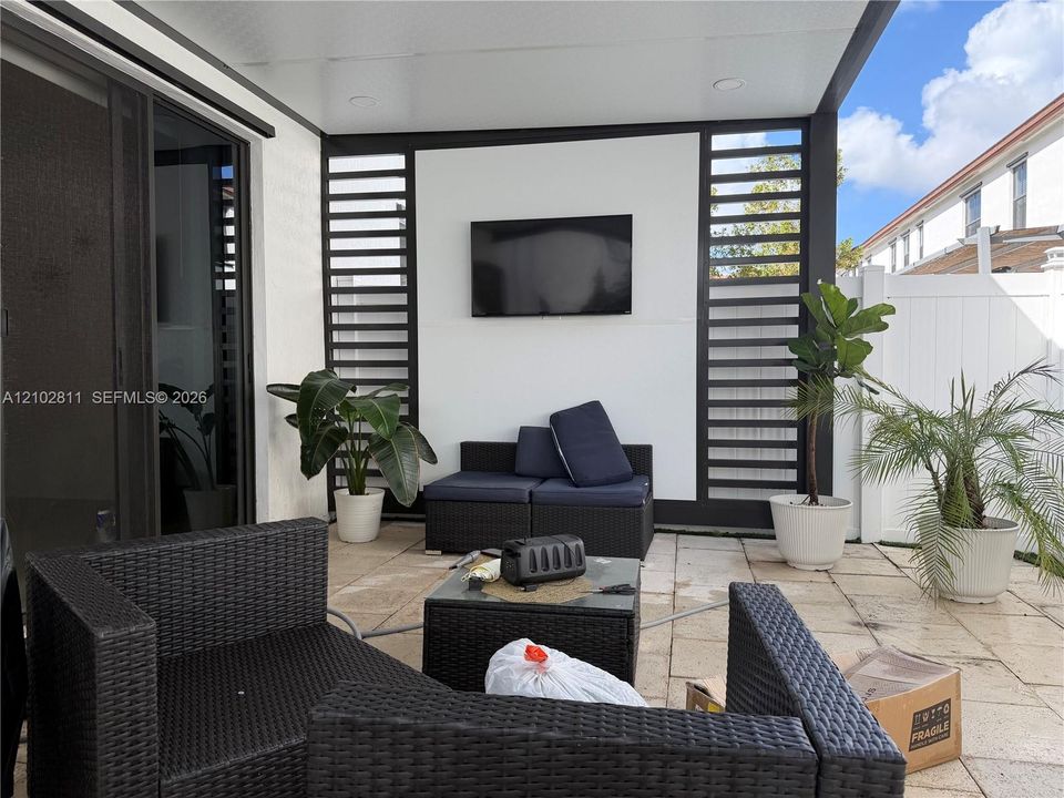 出租: $3,900 (3 贝兹, 3 浴室, 1959 平方英尺)