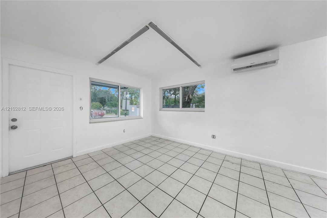 For Rent: $1,495 (1 beds, 1 baths, 7859 Square Feet)