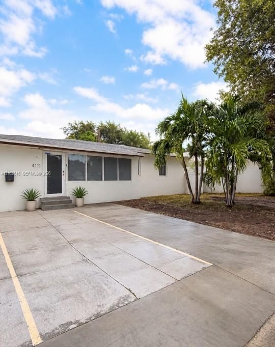 For Rent: $4,500 (5 beds, 3 baths, 1502 Square Feet)