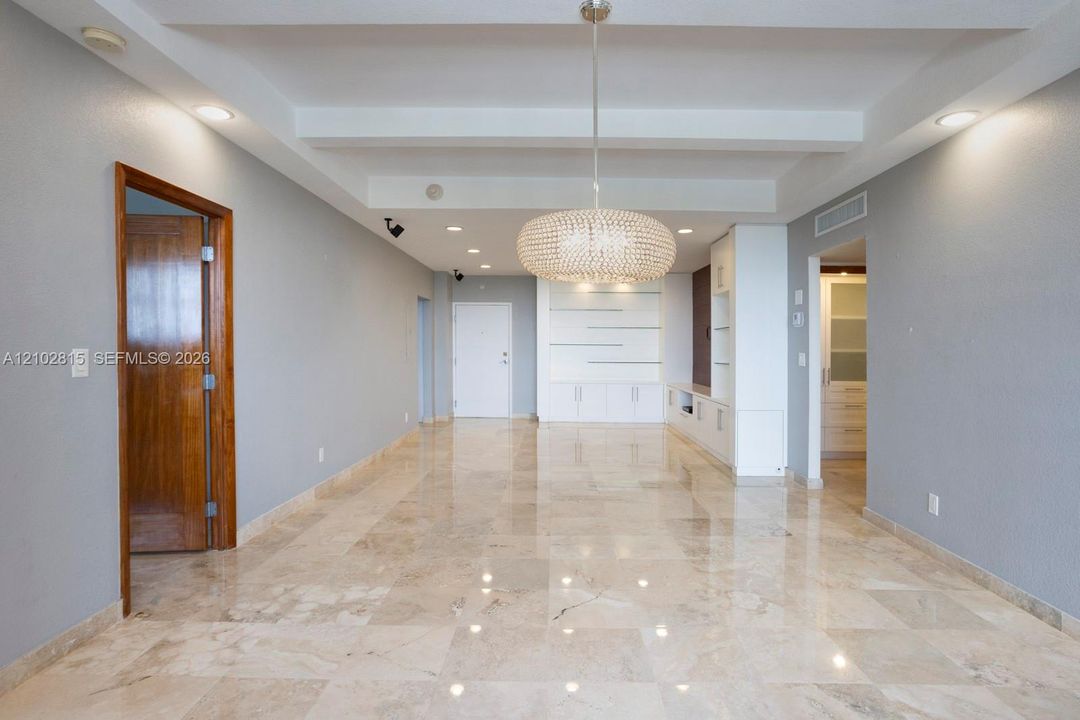For Rent: $5,250 (2 beds, 2 baths, 1373 Square Feet)