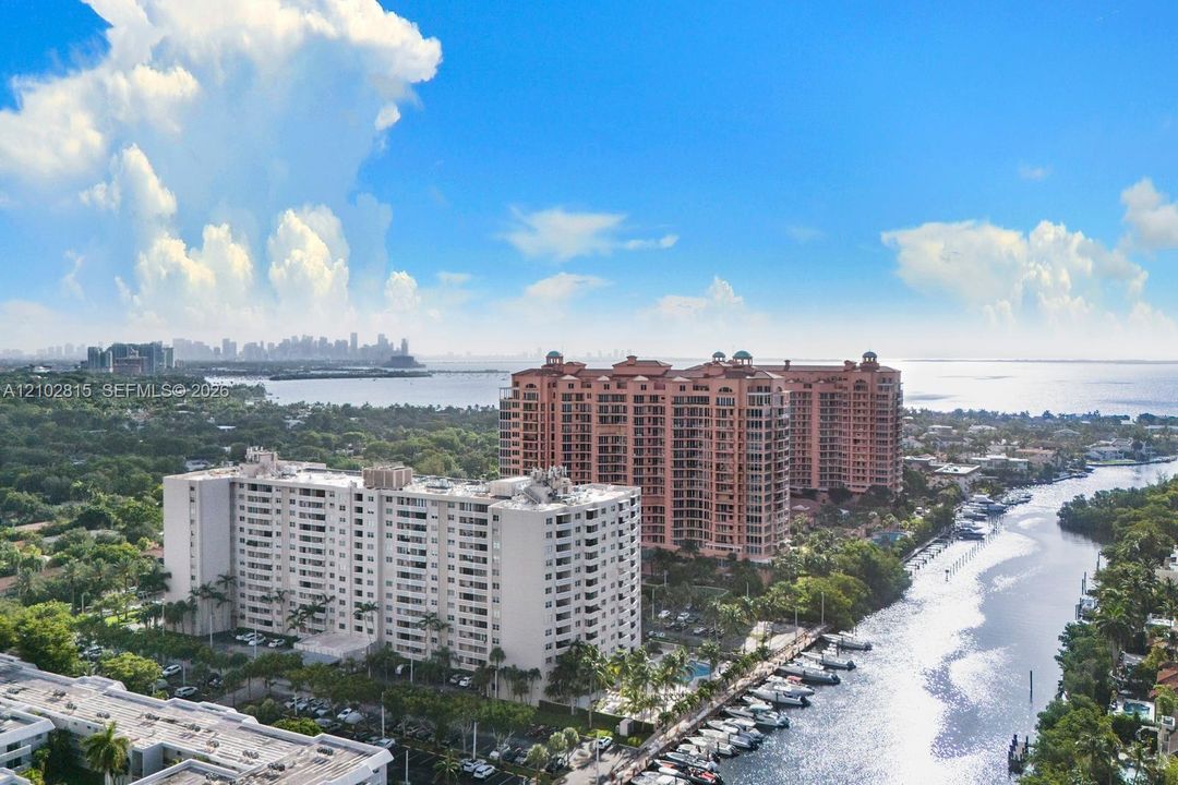 For Rent: $5,250 (2 beds, 2 baths, 1373 Square Feet)