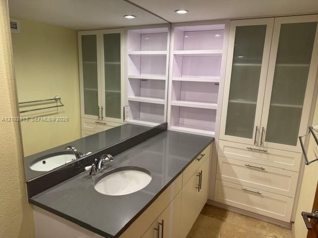 For Rent: $5,250 (2 beds, 2 baths, 1373 Square Feet)