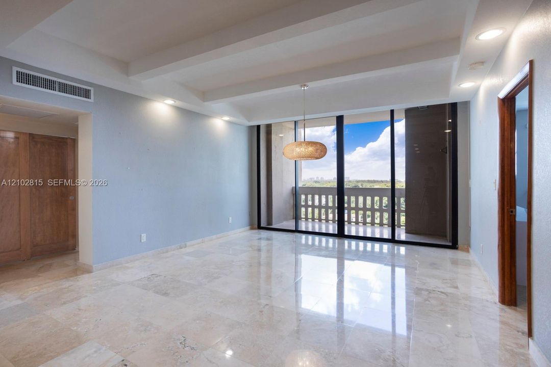 For Rent: $5,250 (2 beds, 2 baths, 1373 Square Feet)