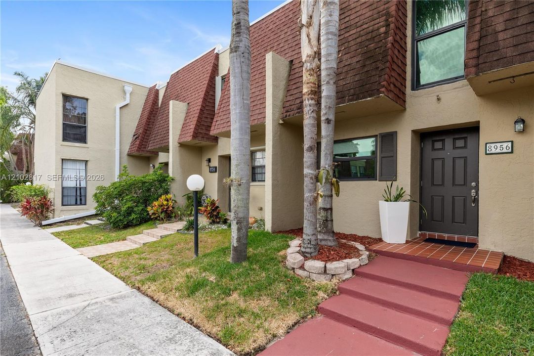 For Sale: $259,900 (2 beds, 1 baths, 1040 Square Feet)