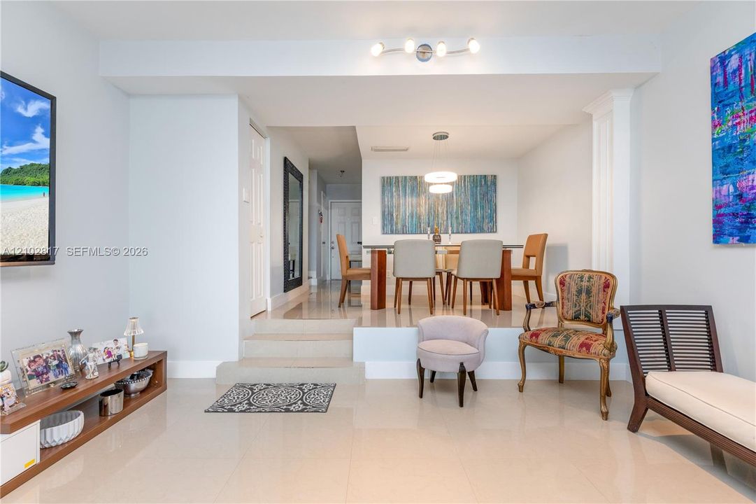 For Sale: $259,900 (2 beds, 1 baths, 1040 Square Feet)