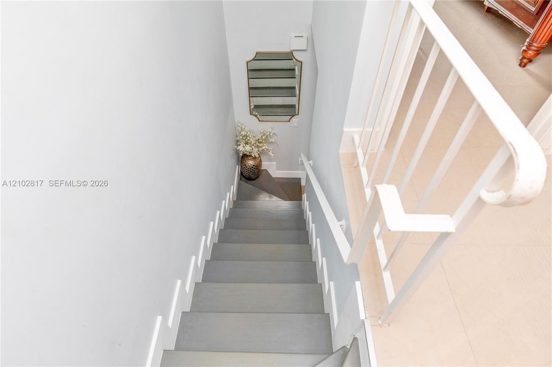 For Sale: $259,900 (2 beds, 1 baths, 1040 Square Feet)