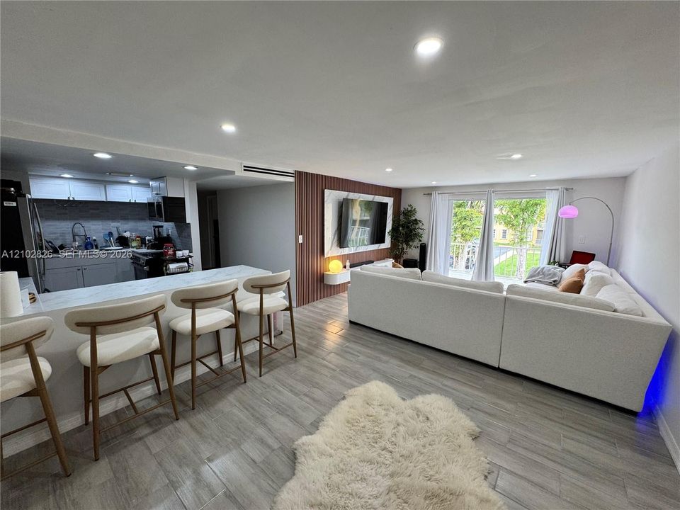 For Rent: $1,800 (2 beds, 1 baths, 1262 Square Feet)