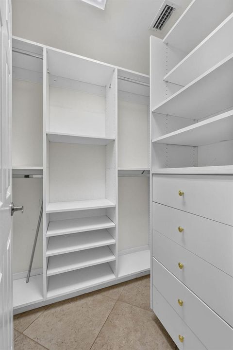 MB walking closet 1