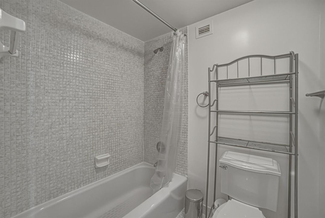 Bedroom1-Bathroom