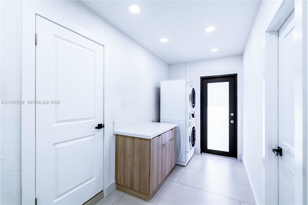 En Venta: $775,000 (3 camas, 3 baños, 1358 Pies cuadrados)