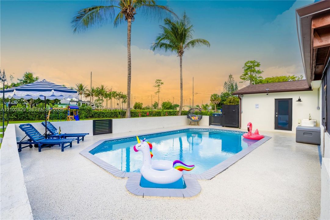 En Venta: $775,000 (3 camas, 3 baños, 1358 Pies cuadrados)