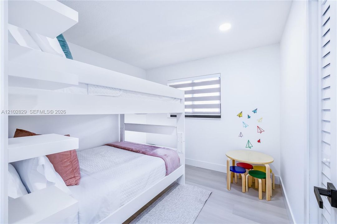 En Venta: $775,000 (3 camas, 3 baños, 1358 Pies cuadrados)