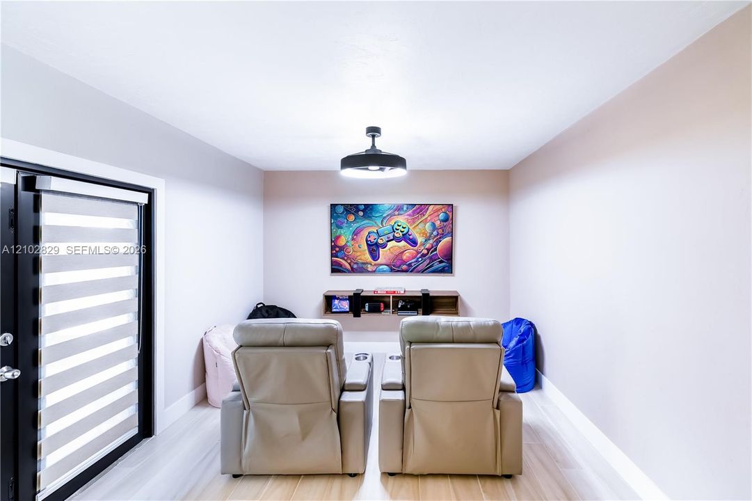 En Venta: $775,000 (3 camas, 3 baños, 1358 Pies cuadrados)