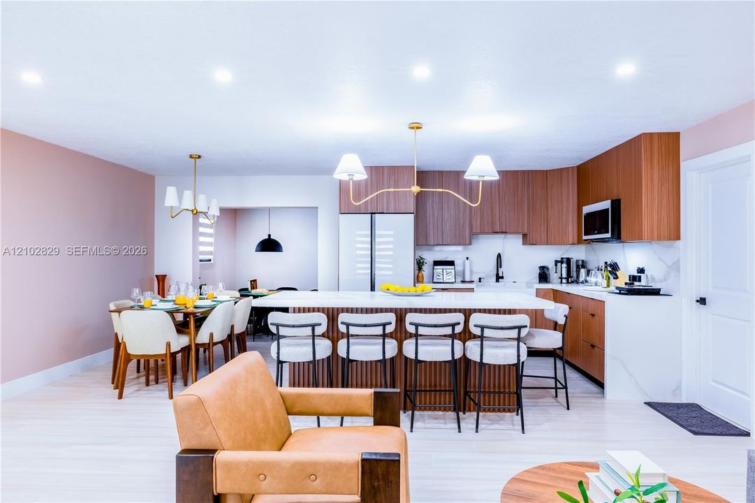 En Venta: $775,000 (3 camas, 3 baños, 1358 Pies cuadrados)