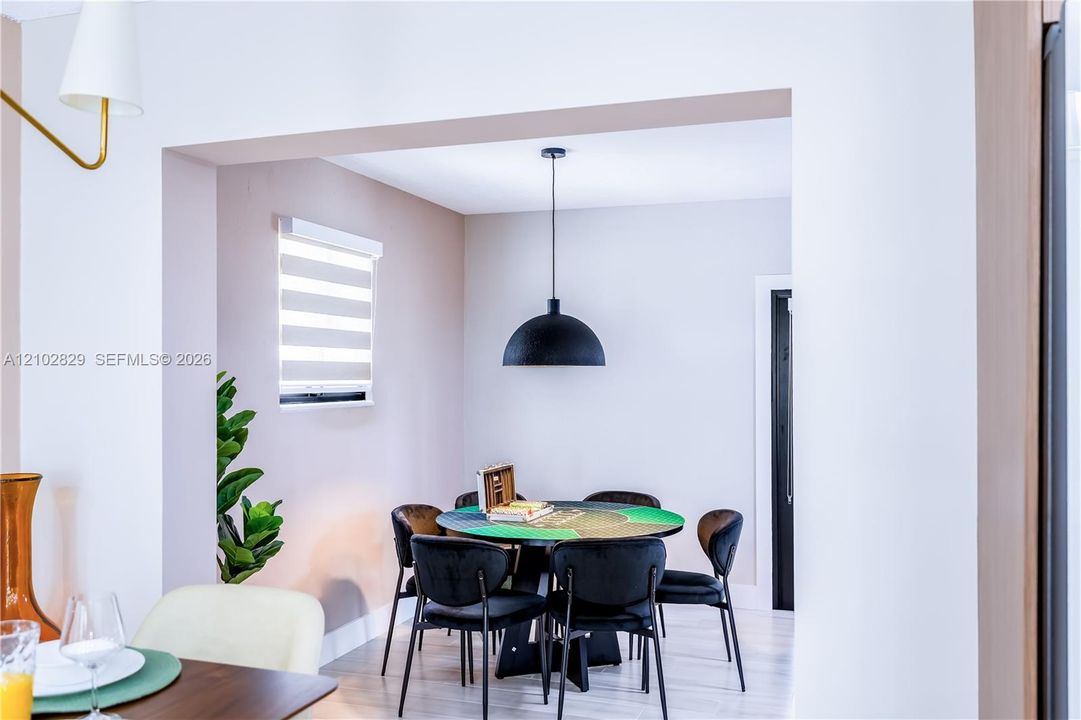 En Venta: $775,000 (3 camas, 3 baños, 1358 Pies cuadrados)