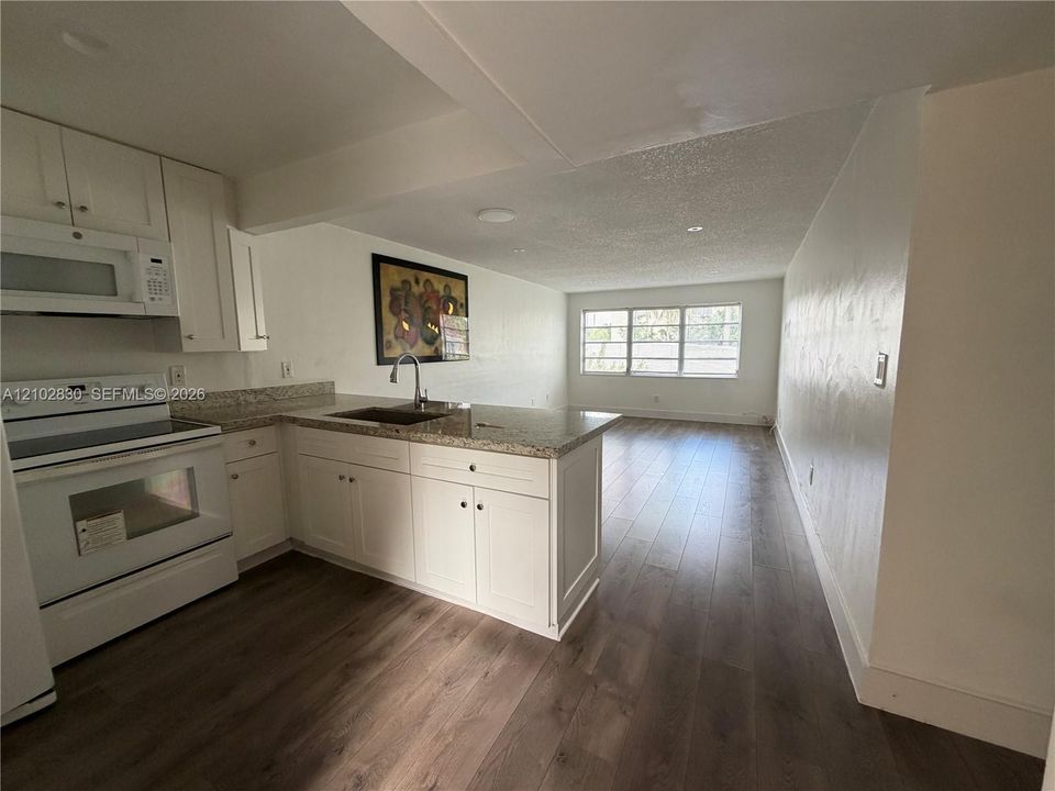 For Rent: $1,850 (1 beds, 1 baths, 706 Square Feet)