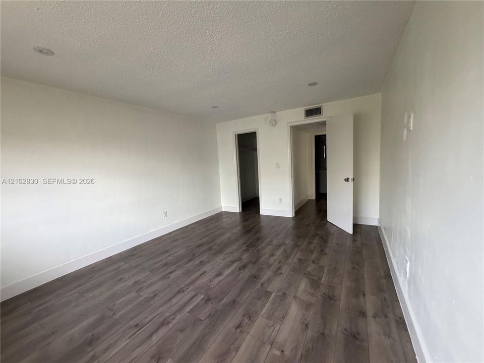 For Rent: $1,850 (1 beds, 1 baths, 706 Square Feet)