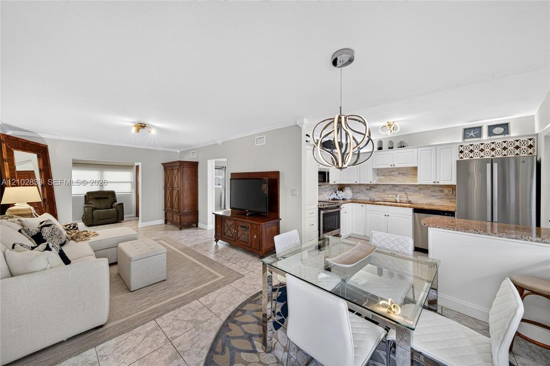 For Sale: $159,900 (1 beds, 1 baths, 700 Square Feet)