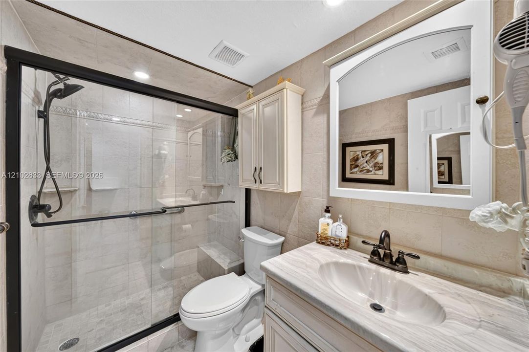 For Sale: $159,900 (1 beds, 1 baths, 700 Square Feet)