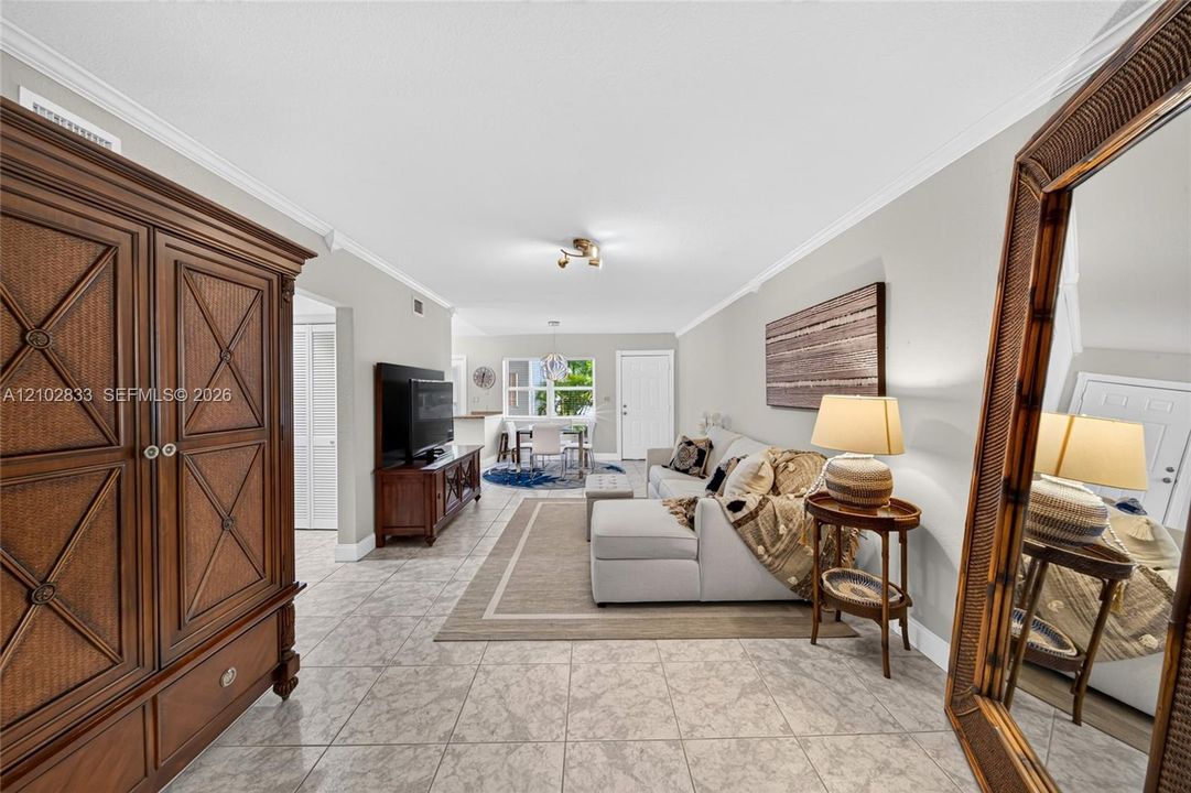 For Sale: $159,900 (1 beds, 1 baths, 700 Square Feet)