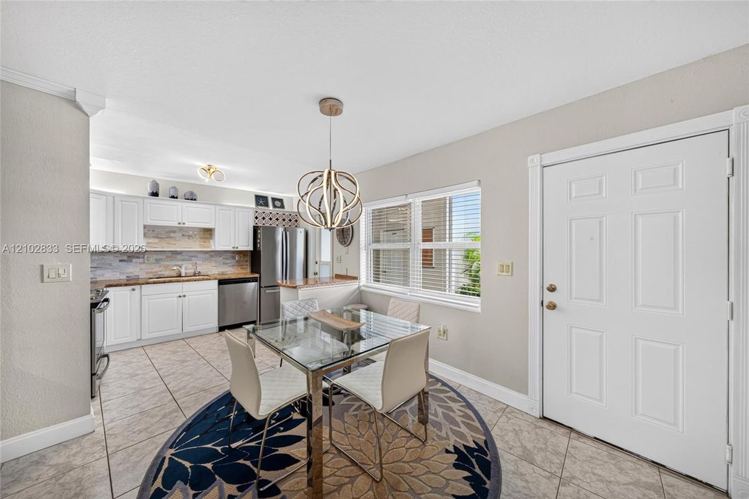For Sale: $159,900 (1 beds, 1 baths, 700 Square Feet)