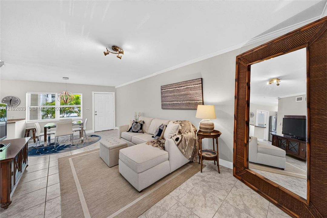 For Sale: $159,900 (1 beds, 1 baths, 700 Square Feet)