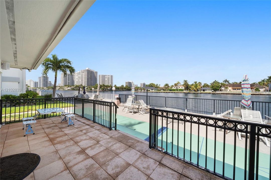 For Sale: $159,900 (1 beds, 1 baths, 700 Square Feet)