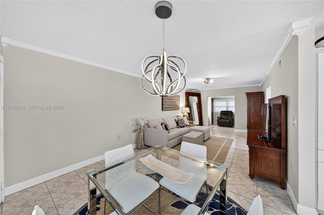 For Sale: $159,900 (1 beds, 1 baths, 700 Square Feet)